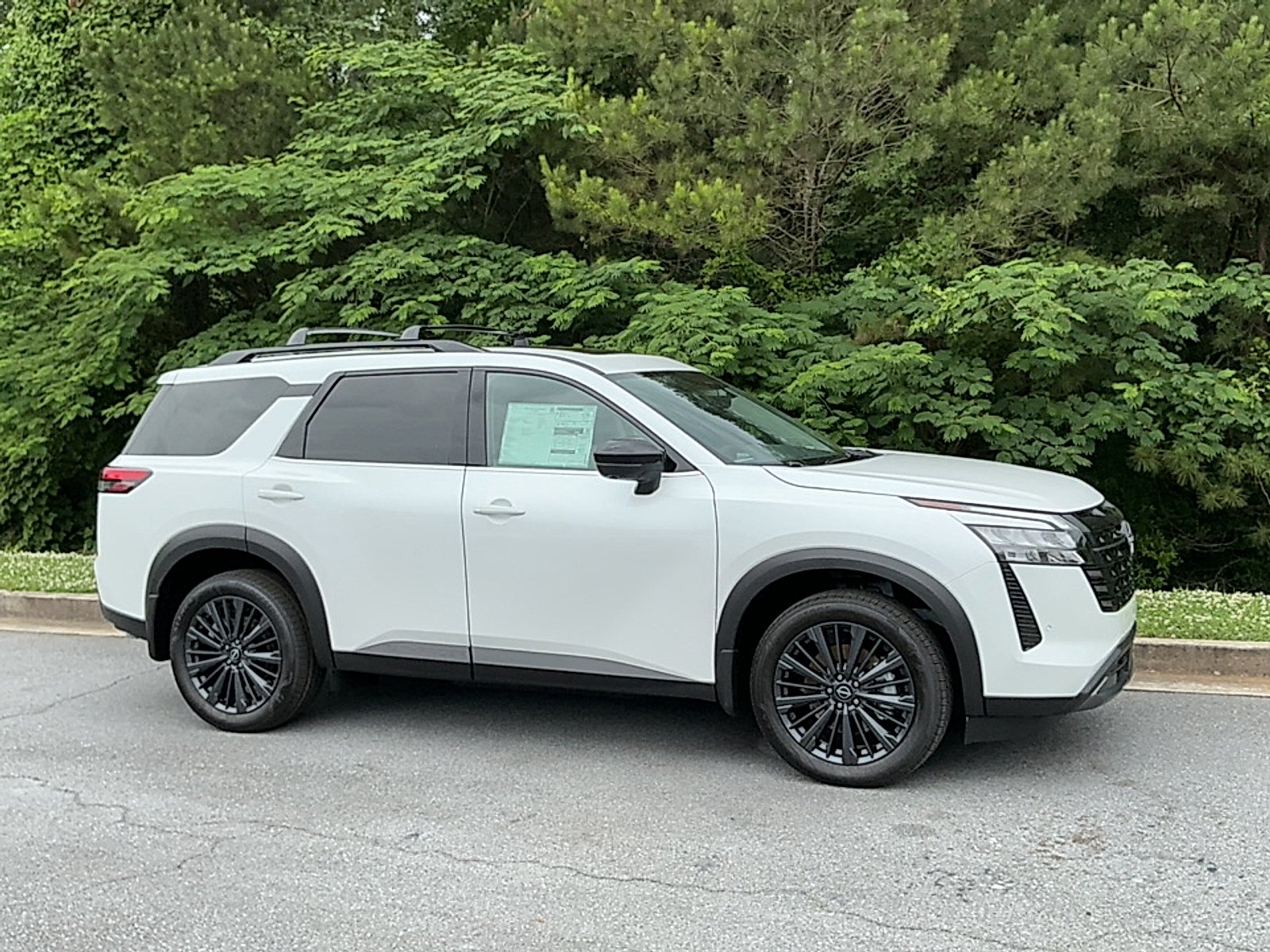 2026 Nissan Pathfinder SL 4WD's photo