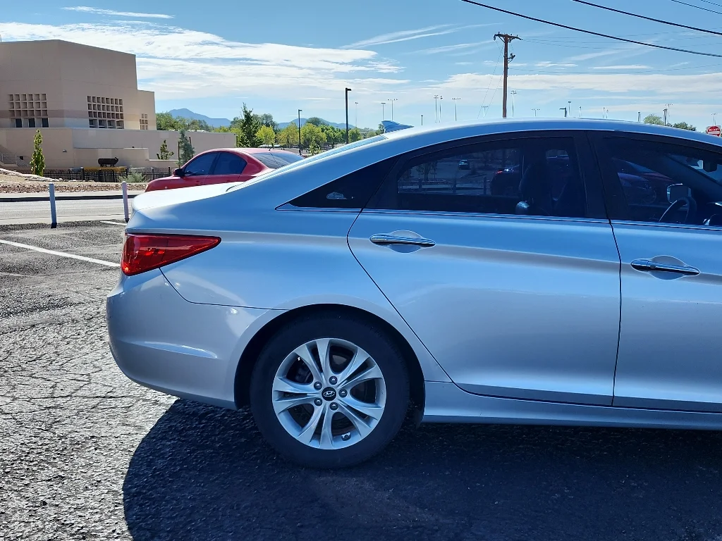 Used 2013 Radiant Silver Metallic Hyundai Limited PZEV image 5
