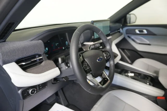 New 2027 Agate Black Metallic Ford Platinum™ image 24