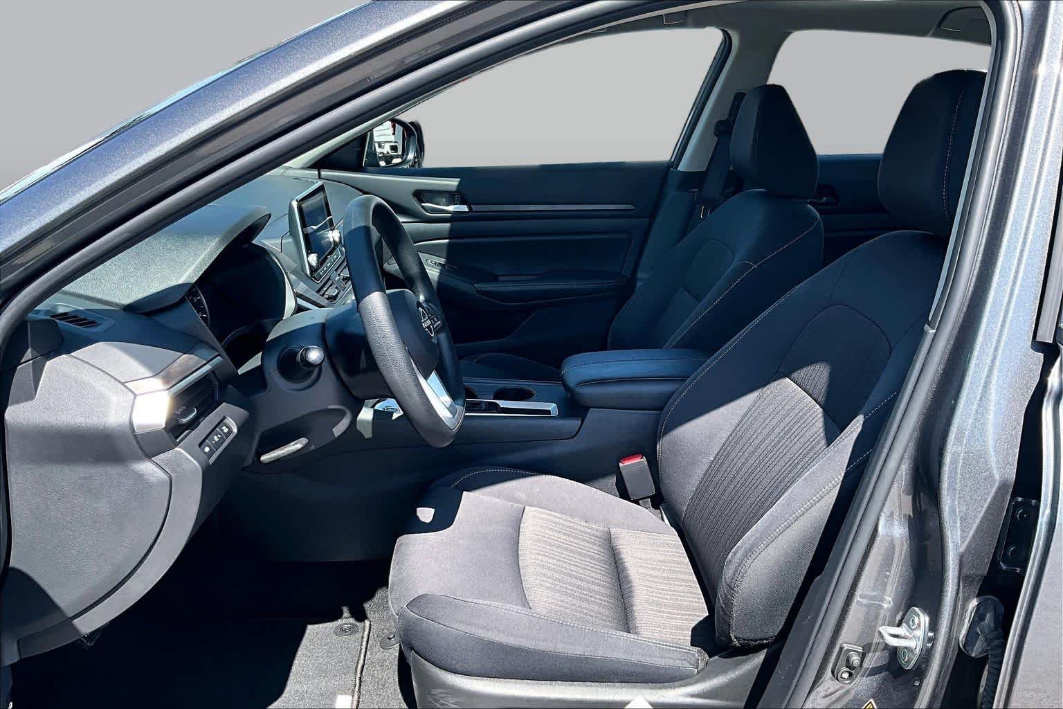 2025 Nissan Altima SV - Photo 8