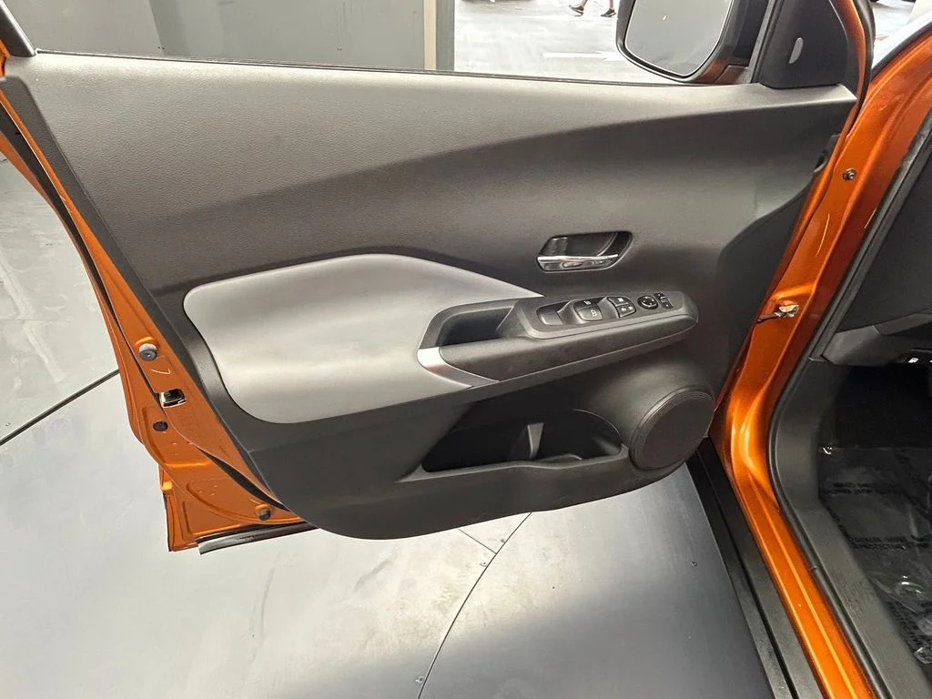 Used 2023 Monarch Orange Metallic/Super Black Nissan SR image 10