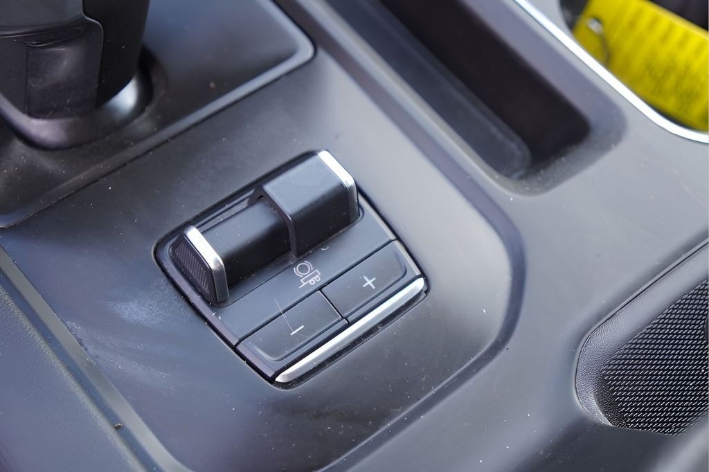 Used 2024 Onyx Black GMC Denali image 33