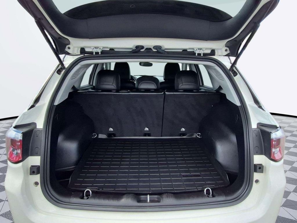 Used 2020 White Clearcoat Jeep Limited image 22