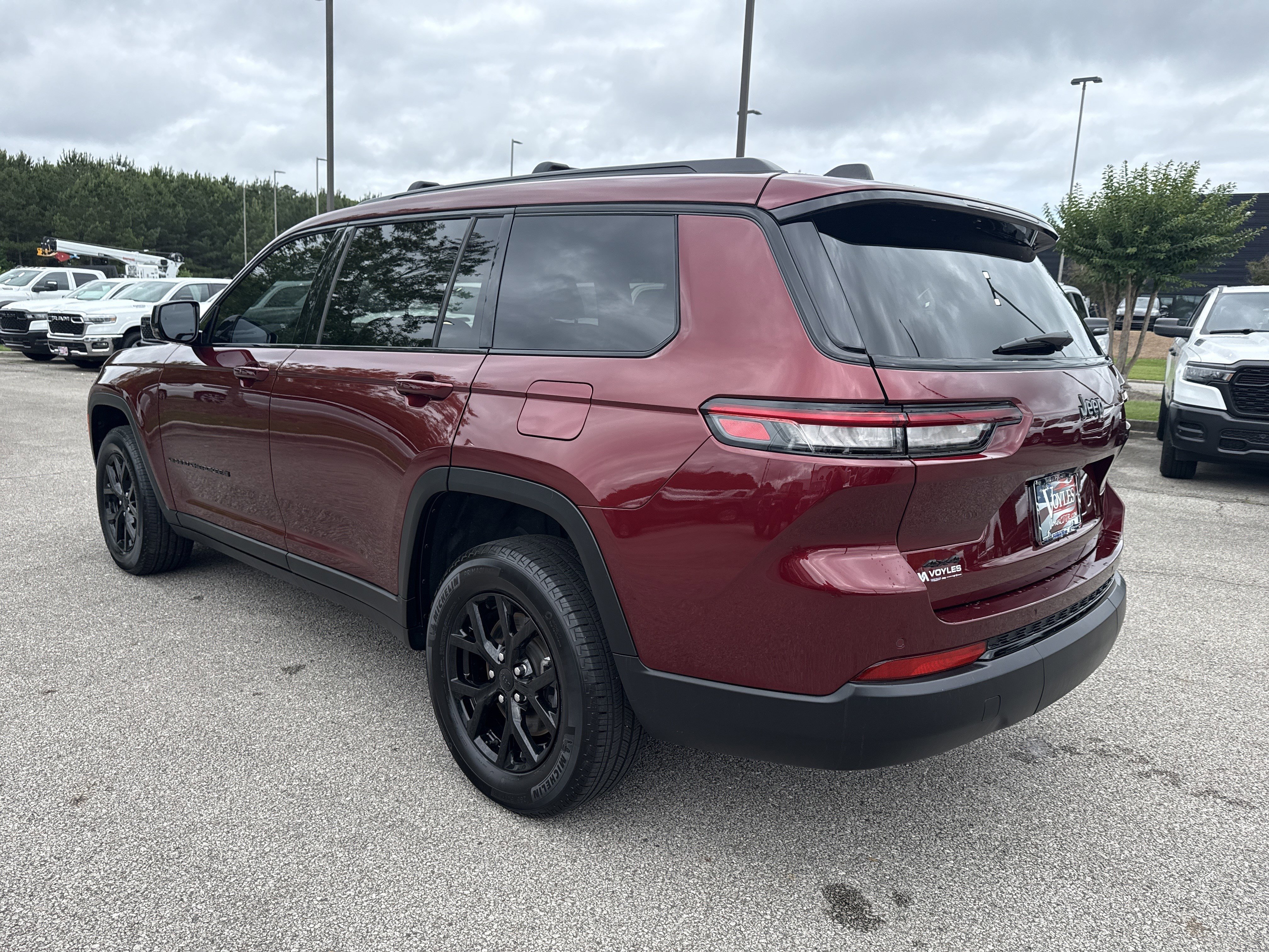 Used 2024 Velvet Red Pearlcoat Jeep Altitude image 5