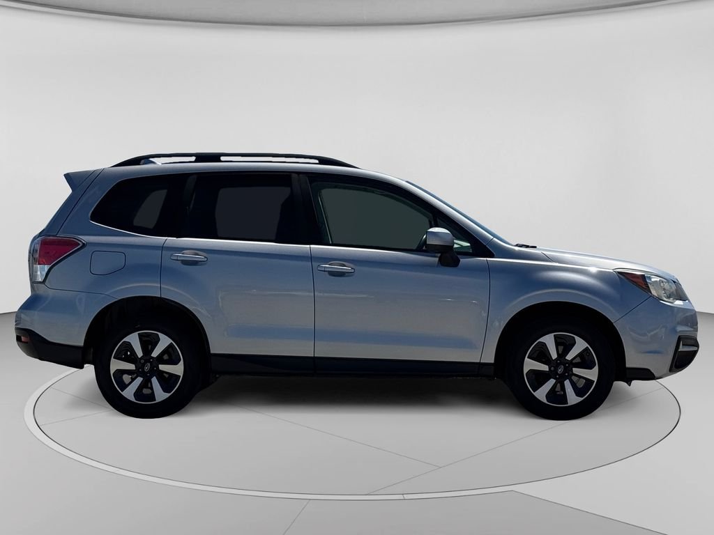 Used 2017 Ice Silver Metallic Subaru 2.5i Premium image 31