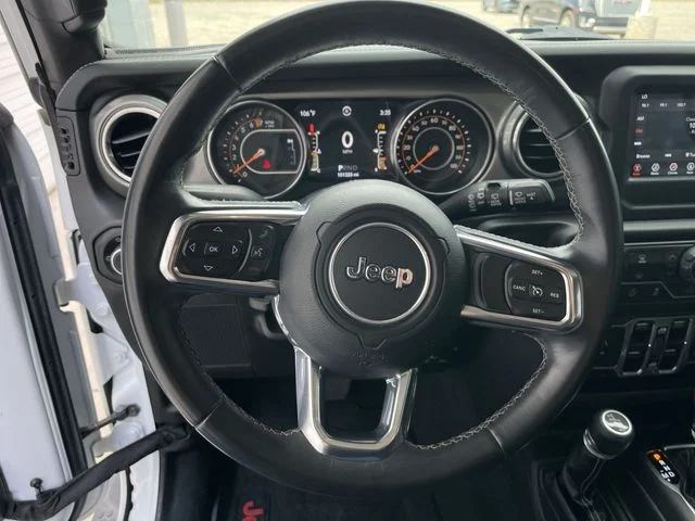 Used 2019 White Jeep Unlimited Sahara image 14