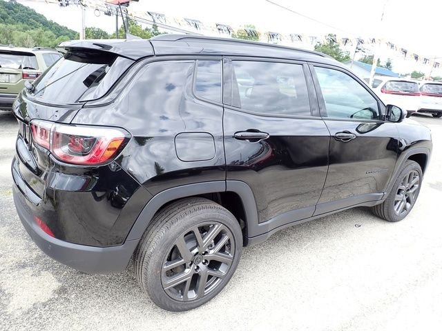 New 2026 Diamond Black Crystal Pearlcoat Jeep Limited image 7