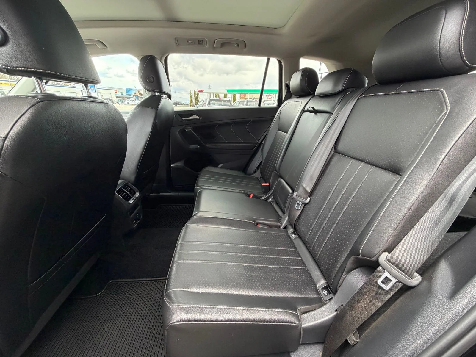 Used 2022  Volkswagen 2.0T SE image 25