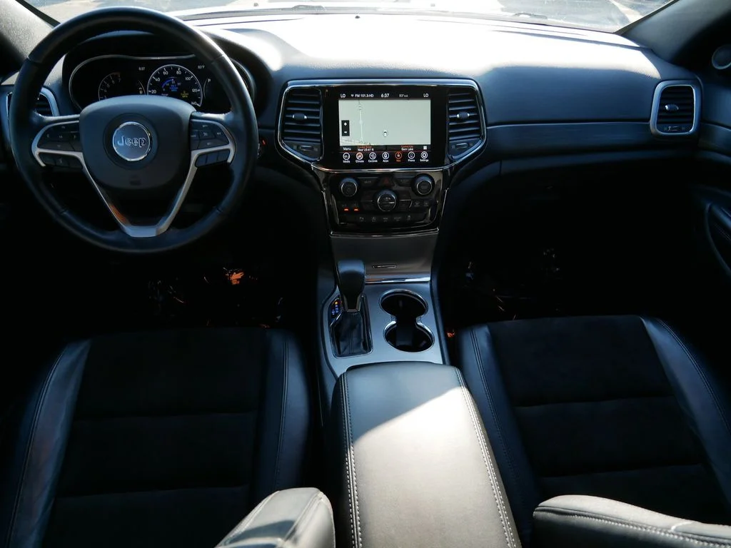 Certified Used 2021 White Jeep Laredo X image 13