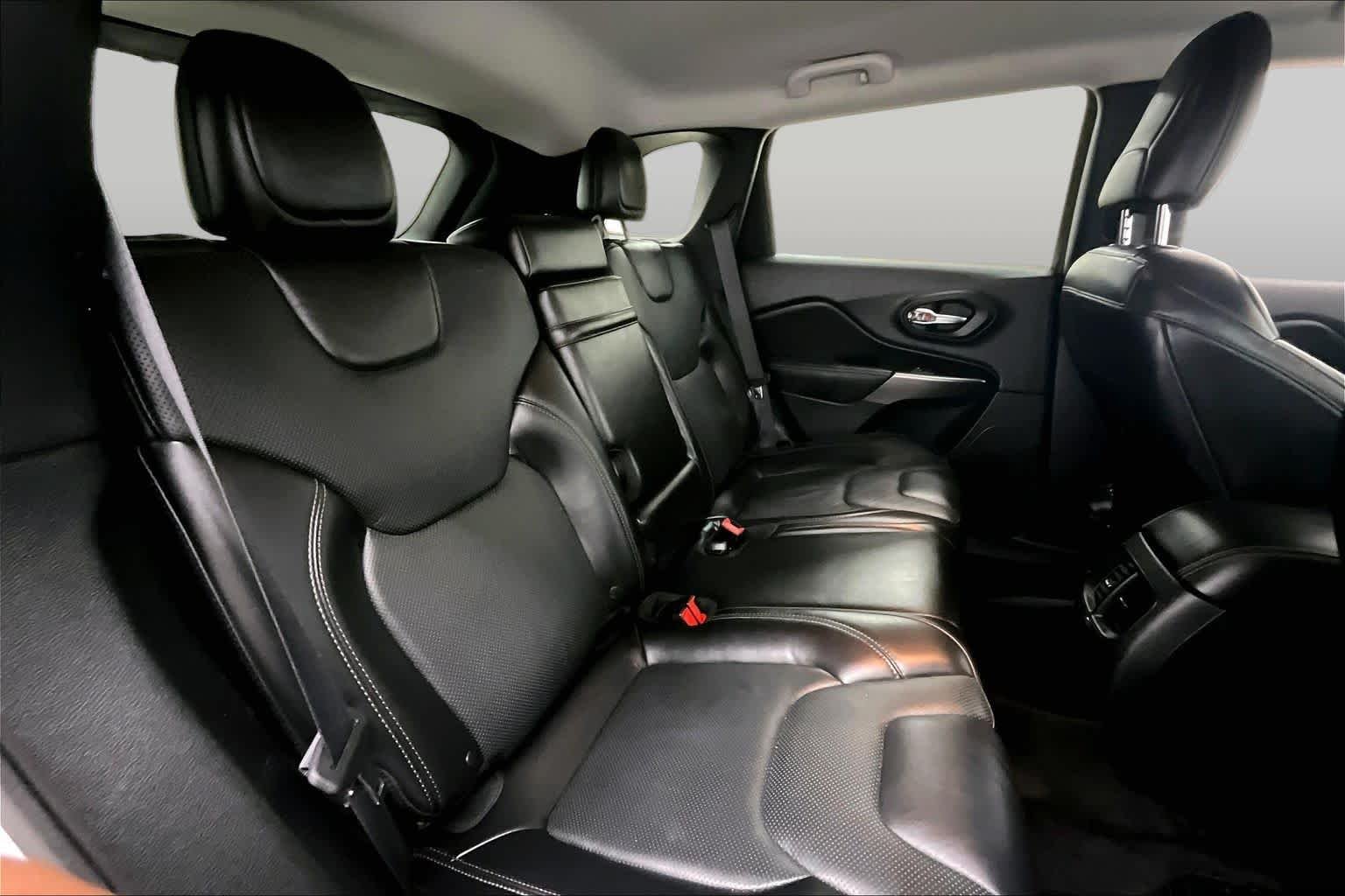 Used 2019 Bright White Clearcoat Jeep Limited image 20