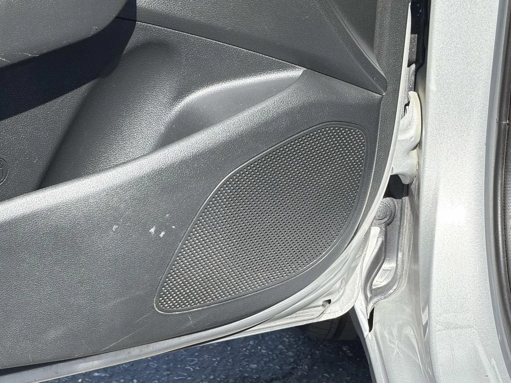 Used 2020 Olympus Silver Hyundai SE image 18