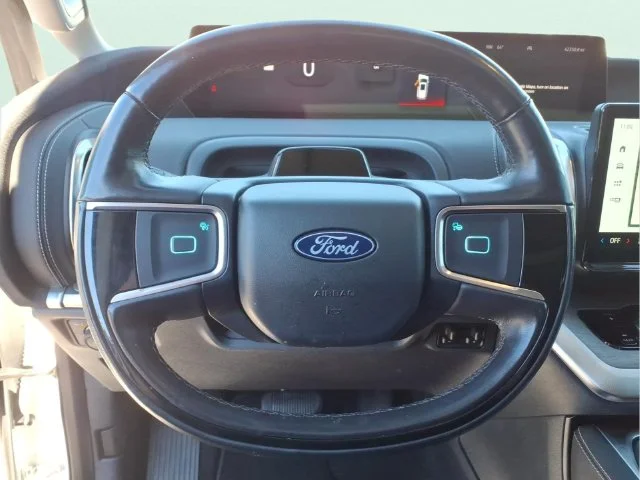 Used 2025 White Ford Platinum image 26