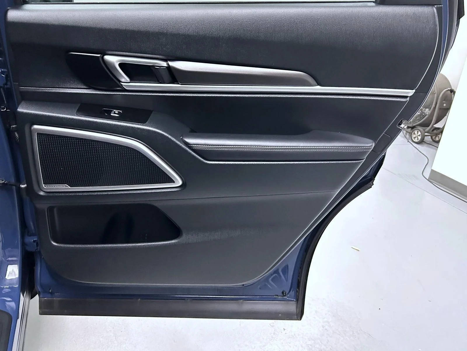 Used 2025 Black Kia S image 17