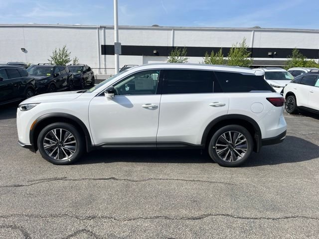 New 2027 White INFINITI Luxe AWD image 6