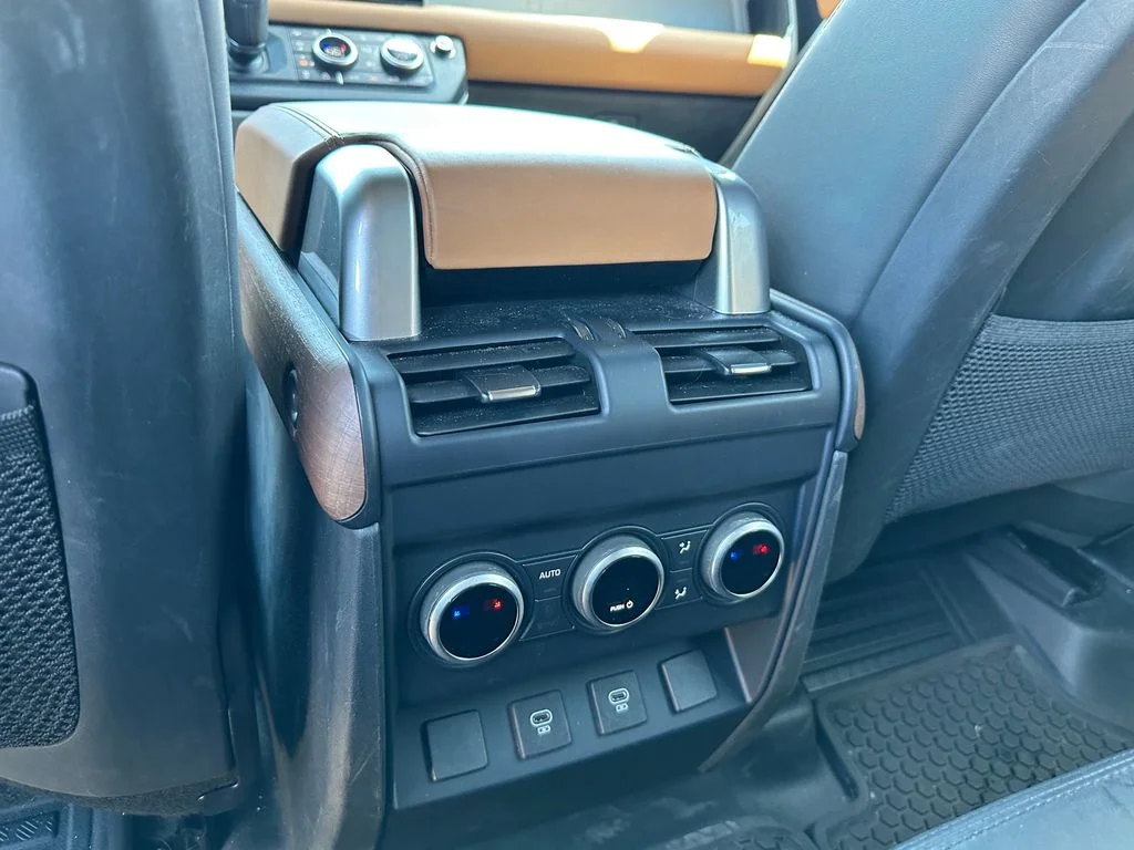 Used 2024 Blue Land Rover X-Dynamic SE image 23