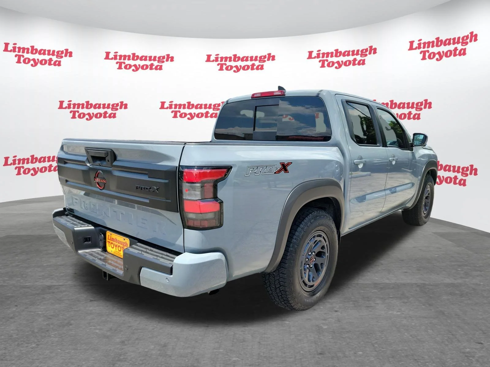 Used 2025 Boulder Gray Pearl Nissan PRO-X image 22