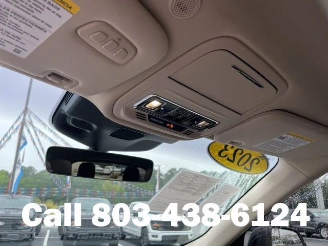 Used 2023 White Lincoln Standard image 28