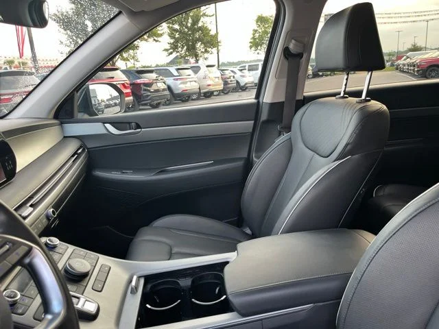Used 2025 White Hyundai SEL image 10