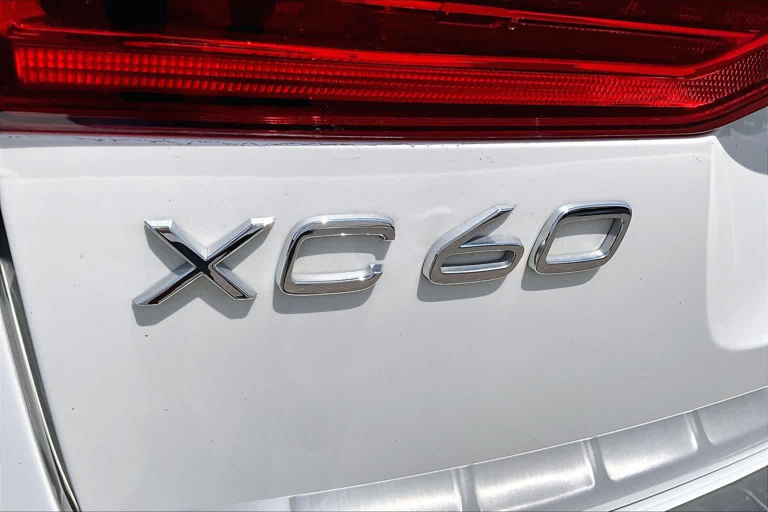 Used 2022  Volvo Momentum image 31