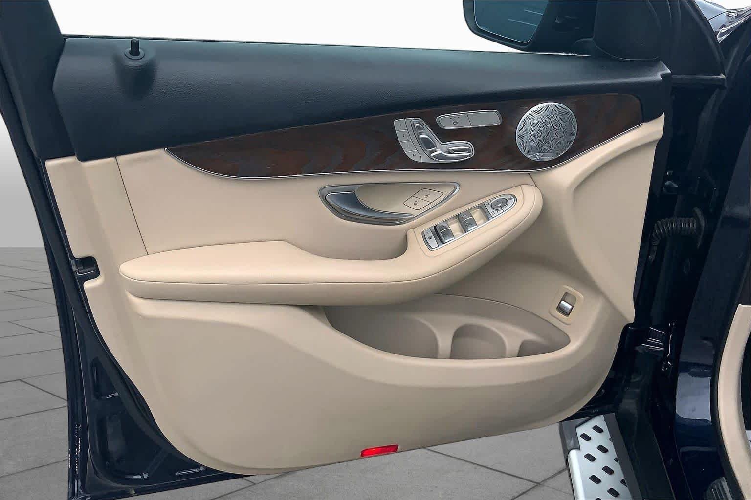Used 2019 Lunar Blue Metallic Mercedes-Benz GLC 300 image 21