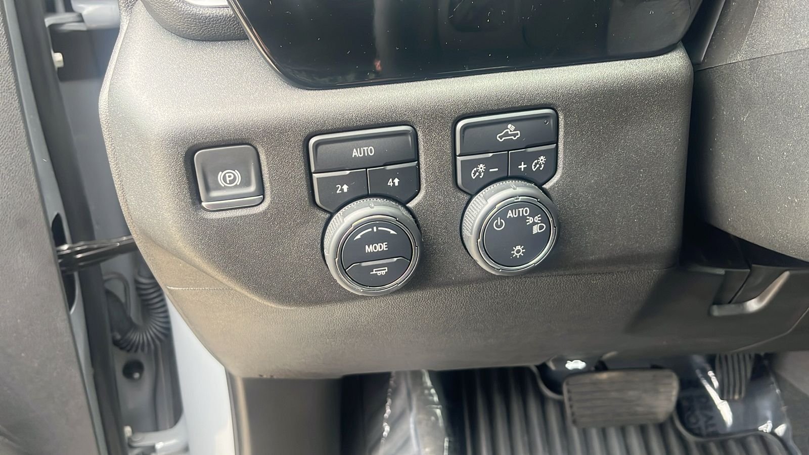 Used 2024 Gray Chevrolet LT image 18