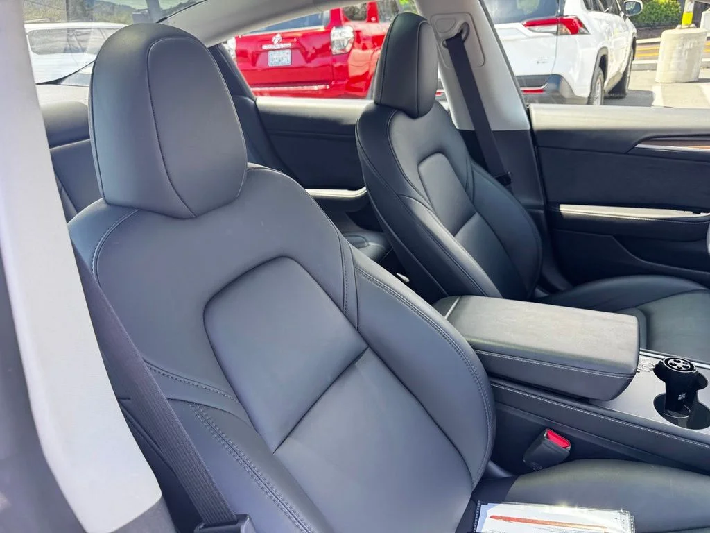 Used 2023  Tesla Base image 15