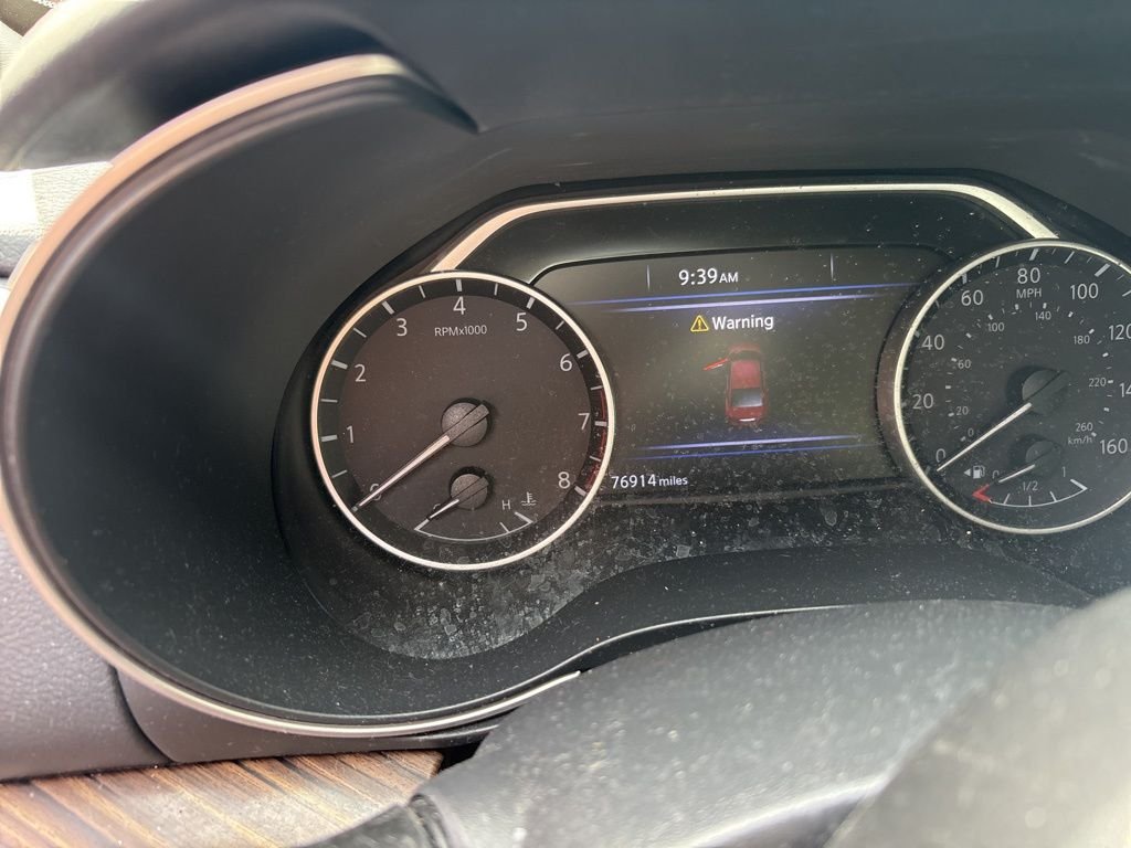 Used 2017 Red Nissan Platinum image 19