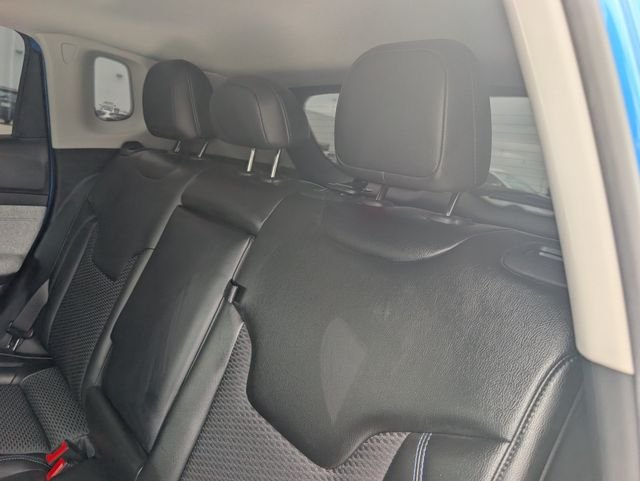 Used 2022 Blue Jeep Latitude image 27