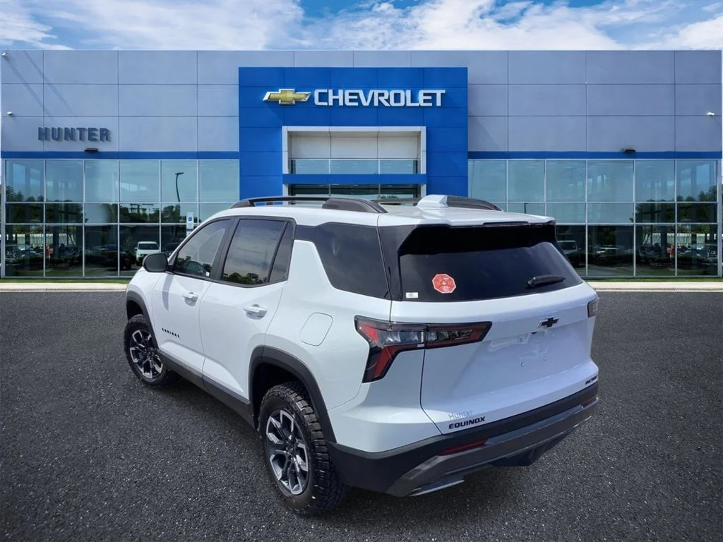 New 2026 Polar White Tricoat Chevrolet FWD ACTIV image 2