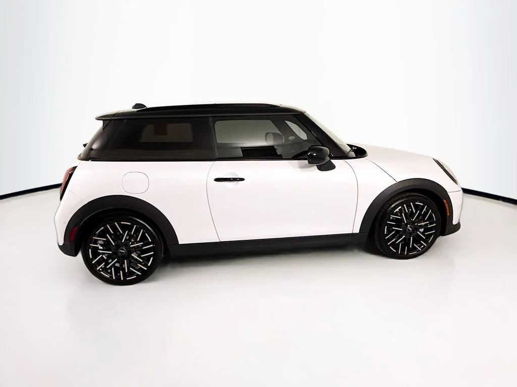 New 2026 Nanuq White Metallic MINI Iconic image 4