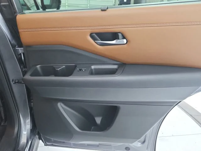 Used 2024 Gray Nissan Platinum image 44