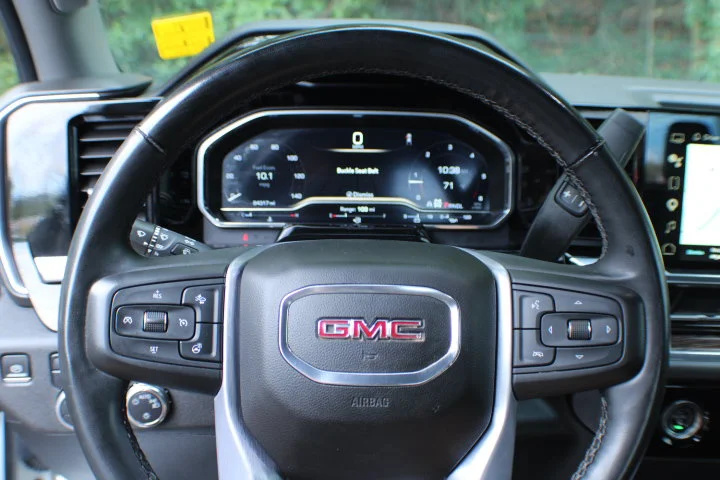 Certified Used 2023 SUMMIT WHITE GMC SLE image 10