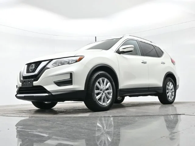 Used 2018 Pearl White Nissan SV image 27