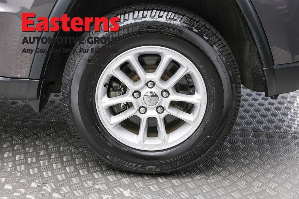 Used 2020 Gray Jeep Laredo E image 7