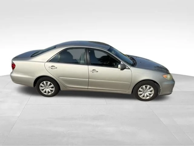 Used 2006 Silver Toyota LE image 2