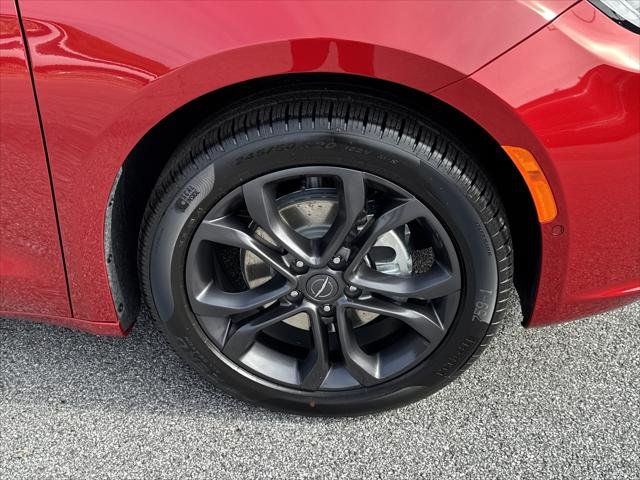 New 2026 Red Hot Pearl-Coat Exterior Paint Chrysler Select image 37