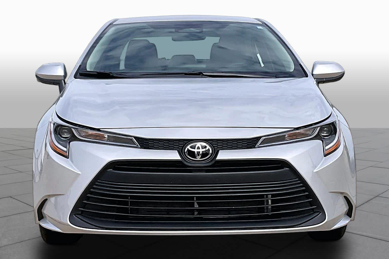 New 2026 Classic Silver Metallic Toyota LE image 3