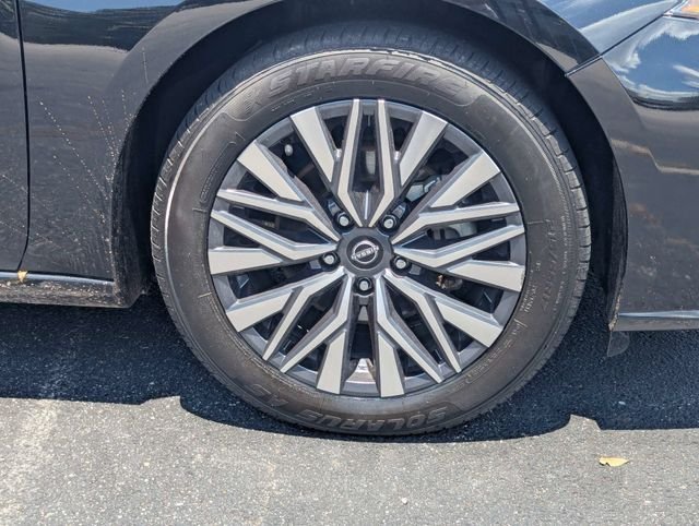 Used 2024 Black Nissan 2.5 SV image 10