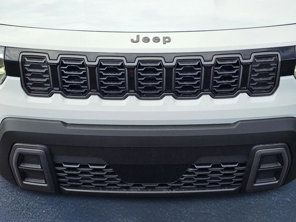 New 2026 Bright White Clear-Coat Exterior Paint Jeep Limited image 3