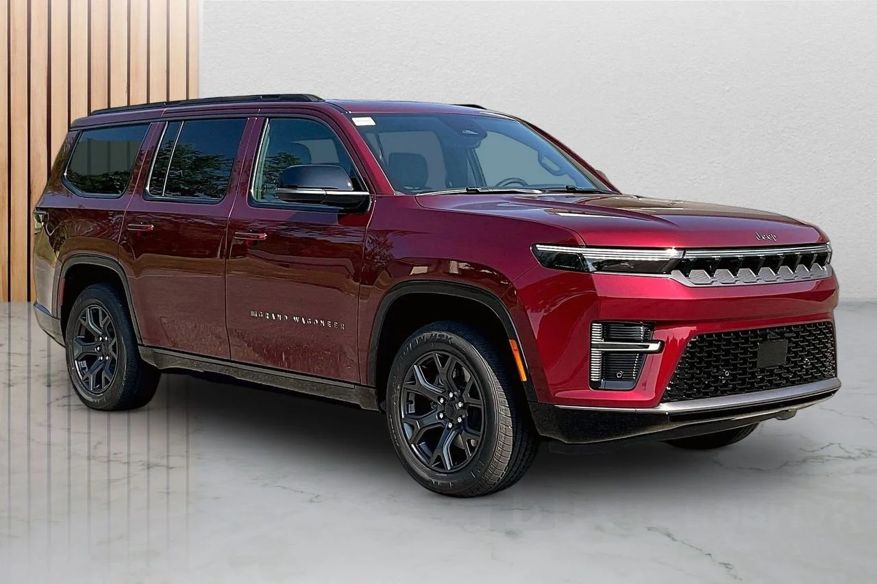 New 2026 Velvet Red Pearl-Coat Exterior Paint Jeep Limited Altitude image 2