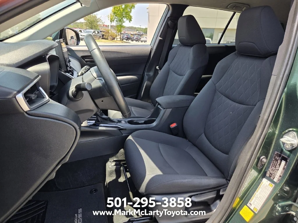 Used 2022  Toyota LE image 9
