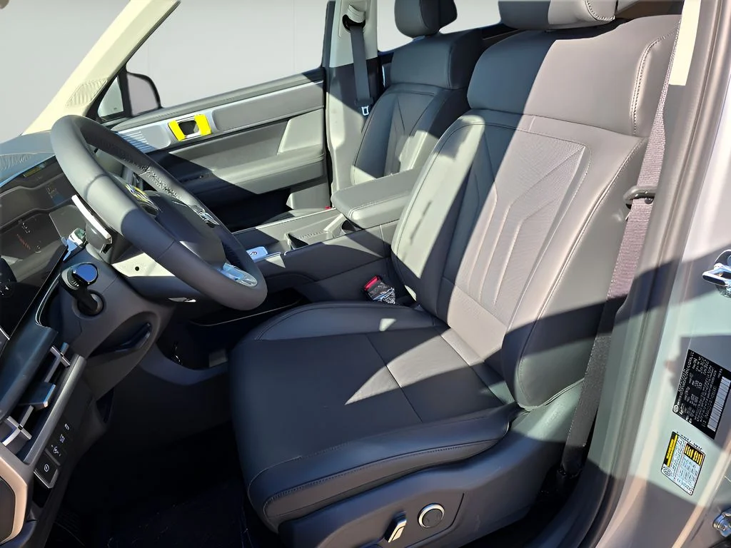 Used 2026 Shimmering Silver Hyundai SEL image 10
