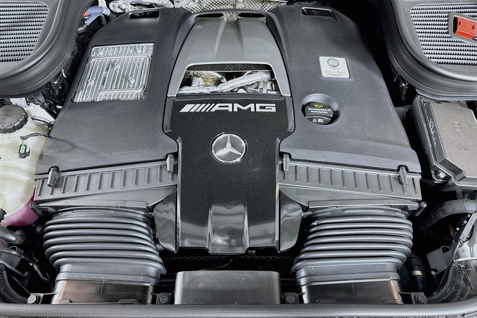 New 2026 MANUFAKTUR Moonlight White Metallic Mercedes-Benz AMG® GLE 63 S image 28