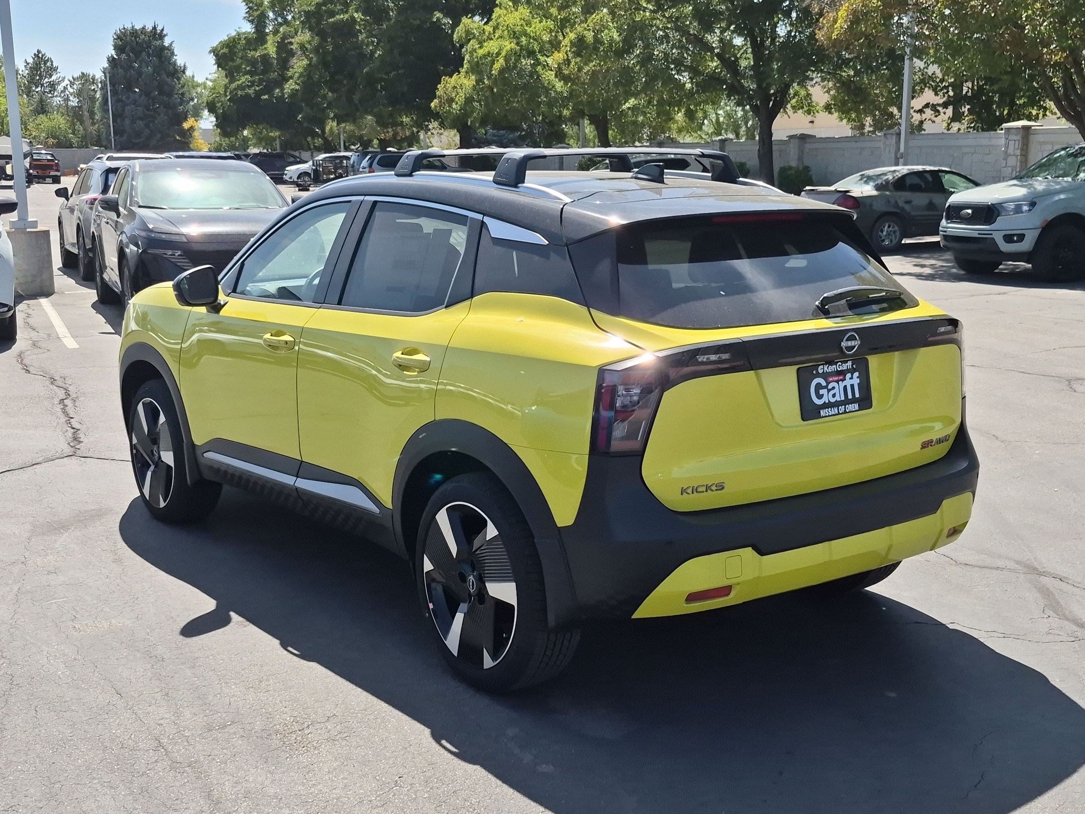 New 2026 Yuzu Yellow Metallic / Super Black Two-tone Nissan SR image 5