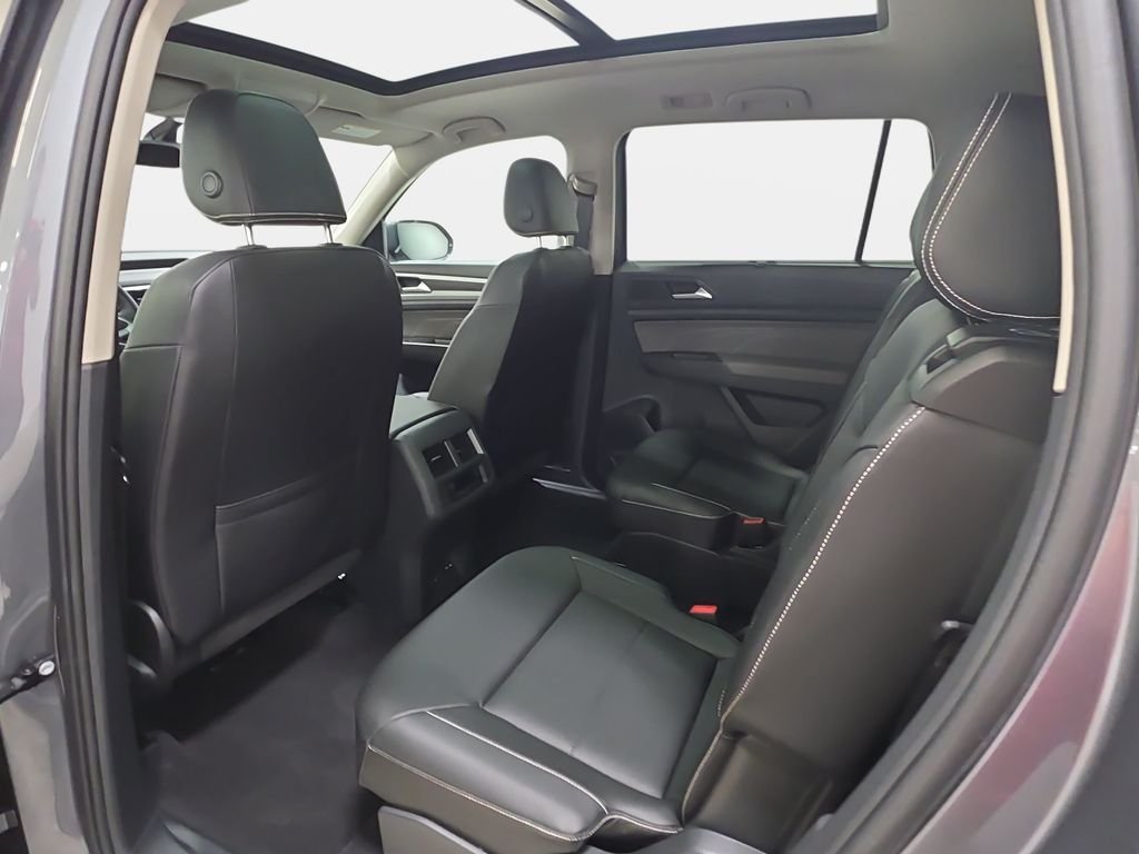 2023 Volkswagen Atlas SE w/Tech - Photo 12