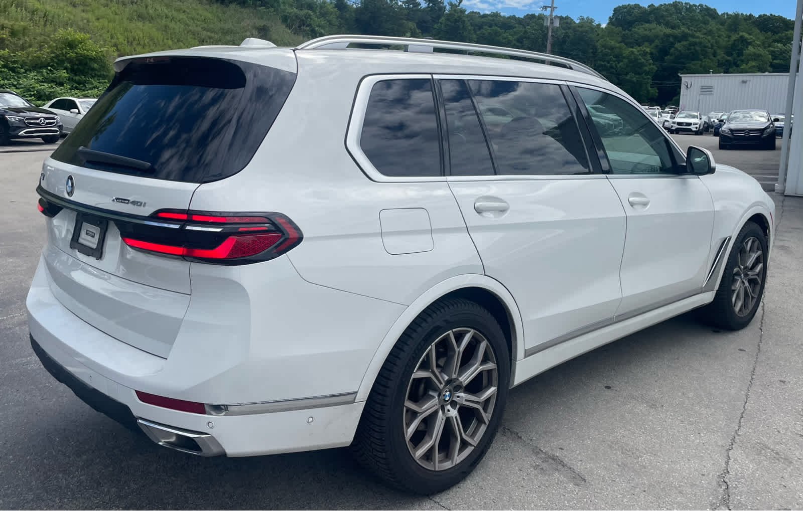 Used 2023 Alpine White BMW xDrive40i image 6