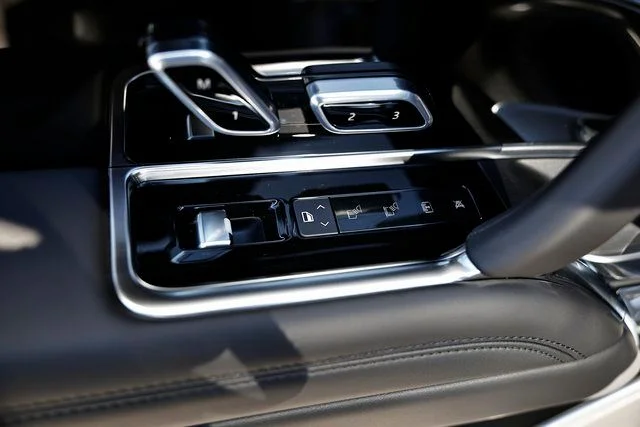 2025 Land Rover Range Rover SE - Photo 26