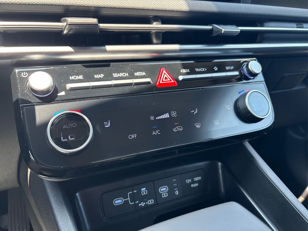 Used 2025 Black Hyundai SEL Convenience image 29