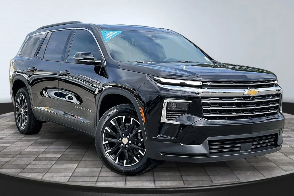 2026 Chevrolet Traverse FWD LT's photo