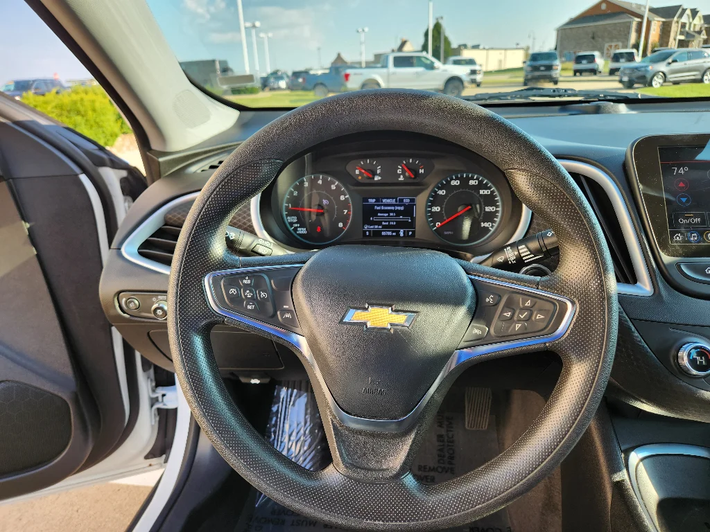 Used 2024 Summit White Chevrolet LT image 11